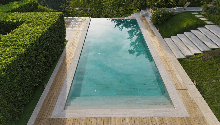 Piscinas de Betão and seasonal pool maintenance